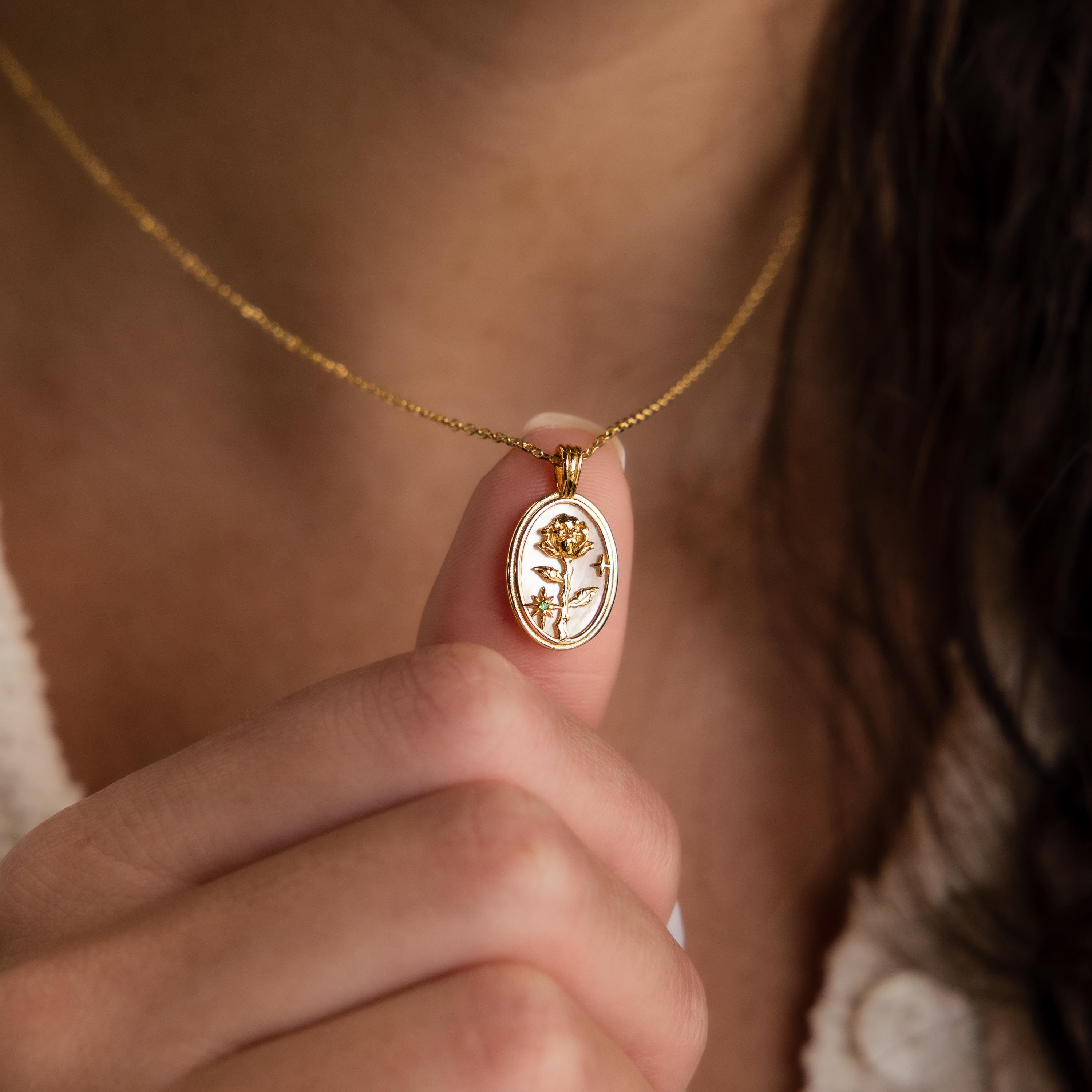Women's Stainless Steel Flower - đánh giá và giá Birth Flower Necklace